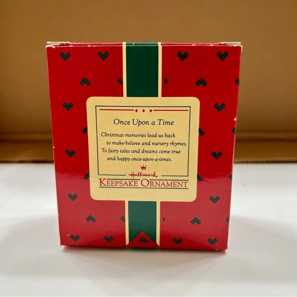 Vintage Hallmark Keepsake 1985 Children in Shoe‎ Fairy Tale Ornament